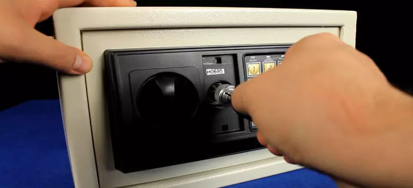 how to crack a gun safe with electronic lock 